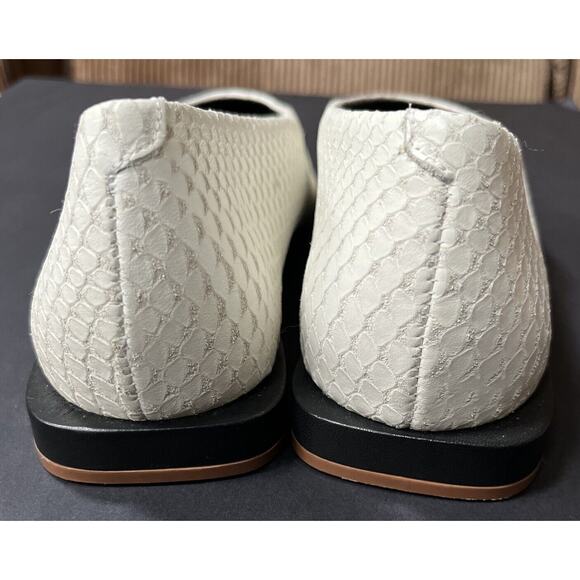 NEW Women’s Saks Fifth Ave White Serp Slip On Leaders Sz 11M - Picture 3 of 6
